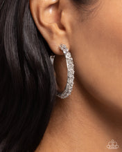 Load image into Gallery viewer, Glowing Garland
